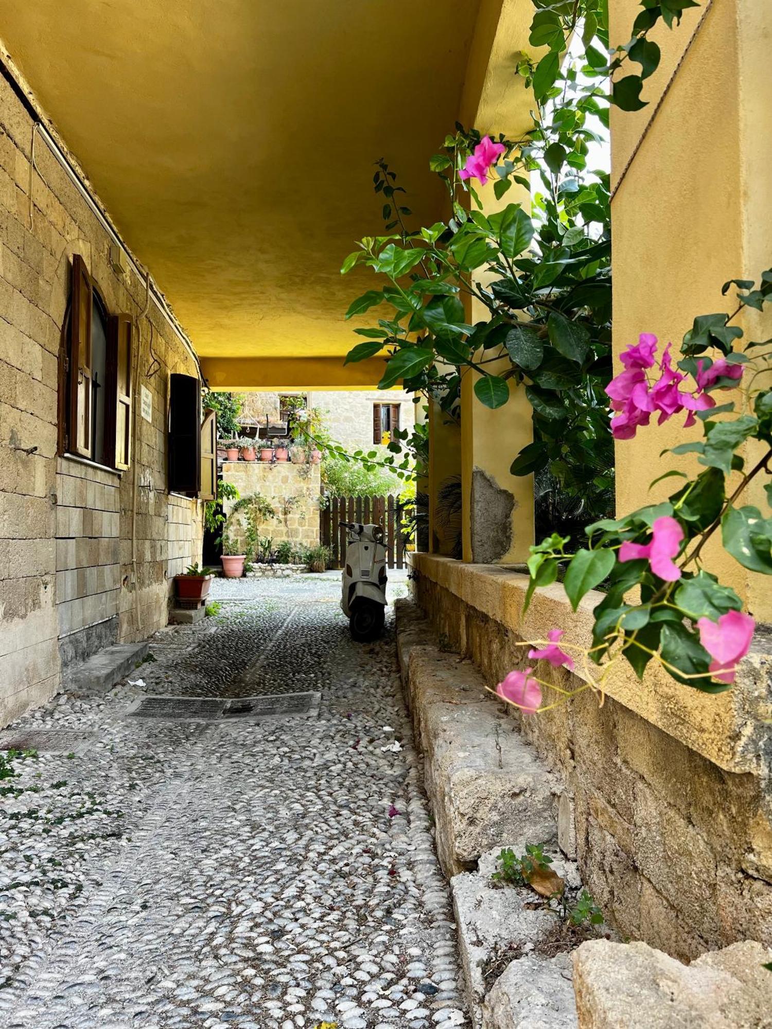The Knight And The Pomegranate - Luxury Medieval Villa Rhodes City Buitenkant foto